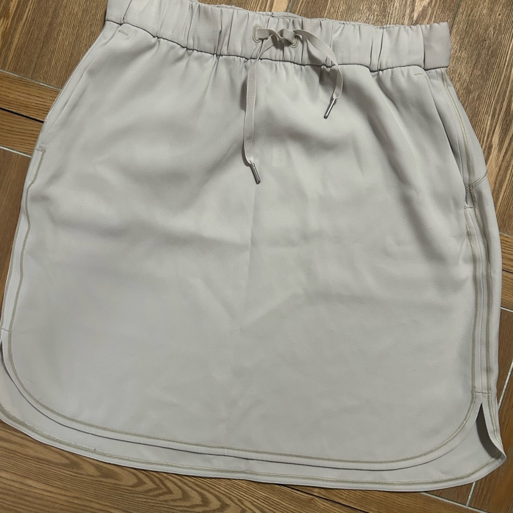 NWOT - LULULEMON - On The Fly Skirt - SZ 10
